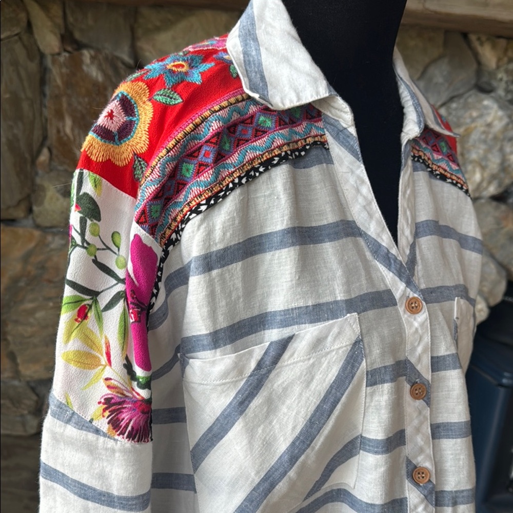John Mark Striped Linen Denim & Floral Blouse Women’s Medium - Picture 7 of 14